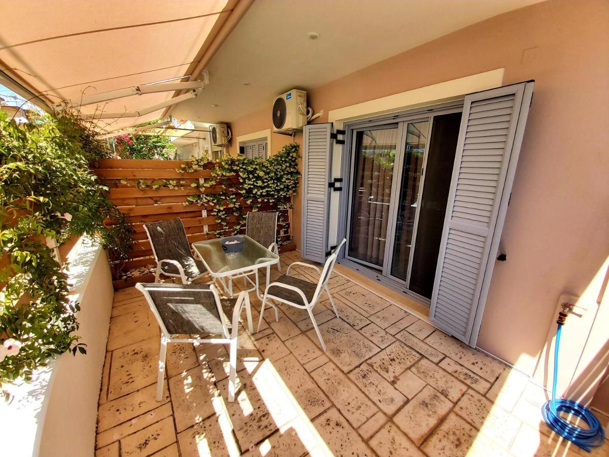 Celeni Apartments Lefkáda エクステリア 写真